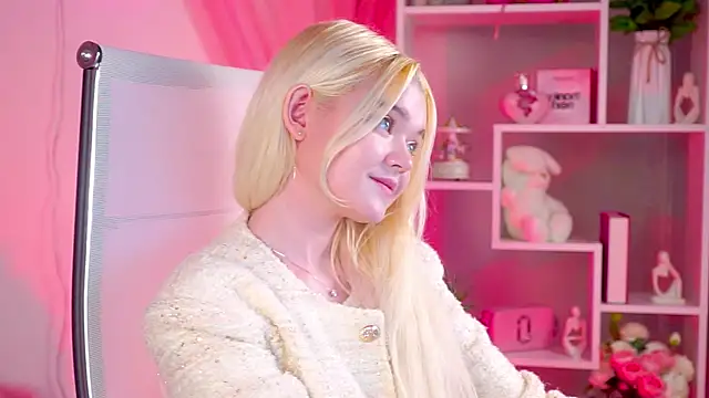 Snapshot of AdeleCartier chatting on April 13, 2:50 am AdeleCartier online show from April 13, 2:50 am