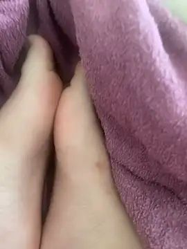 feetsss1 online show from February 4, 10:43 am