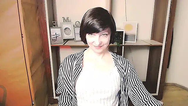 Snapshot of _AngeliaFlow_ chatting on April 27, 8:34 am AngeliaFlow online show from April 27, 8:34 am