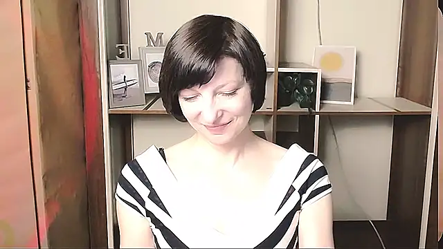 Snapshot of _AngeliaFlow_ chatting on April 30, 8:53 am AngeliaFlow online show from April 30, 8:53 am