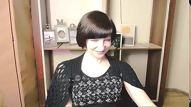 Snapshot of _AngeliaFlow_ chatting on May 1, 8:30 am AngeliaFlow online show from May 1, 8:30 am