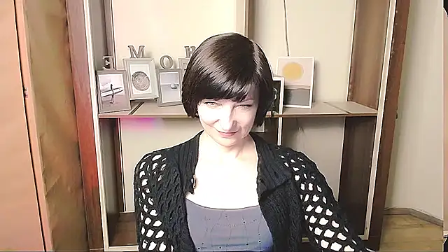 Snapshot of _AngeliaFlow_ chatting on May 2, 9:14 am AngeliaFlow online show from May 2, 9:14 am