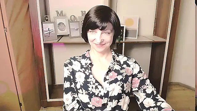 Snapshot of _AngeliaFlow_ chatting on May 6, 8:41 am AngeliaFlow online show from May 6, 8:41 am
