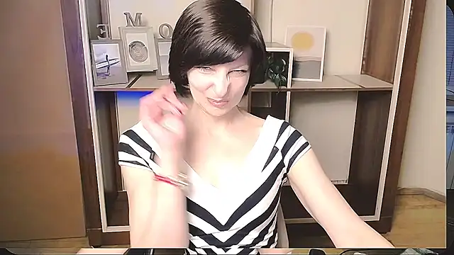 Snapshot of _AngeliaFlow_ chatting on May 7, 8:20 am AngeliaFlow online show from May 7, 8:20 am