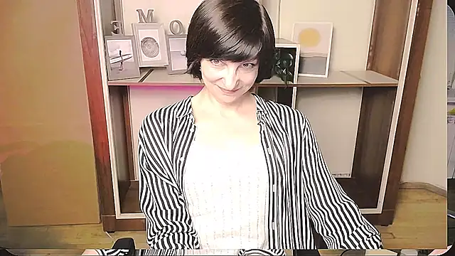Snapshot of _AngeliaFlow_ chatting on May 8, 8:30 am AngeliaFlow online show from May 8, 8:30 am