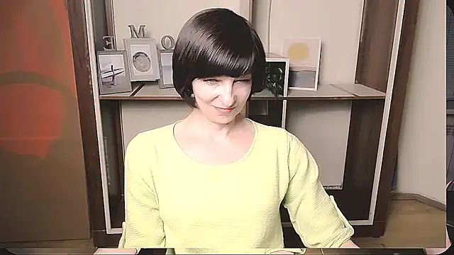 Snapshot of _AngeliaFlow_ chatting on May 9, 8:30 am AngeliaFlow online show from May 9, 8:30 am