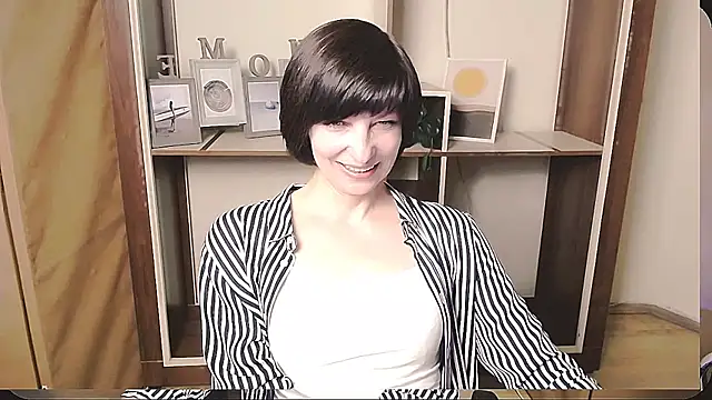 Snapshot of _AngeliaFlow_ chatting on May 14, 8:32 am AngeliaFlow online show from May 14, 8:32 am
