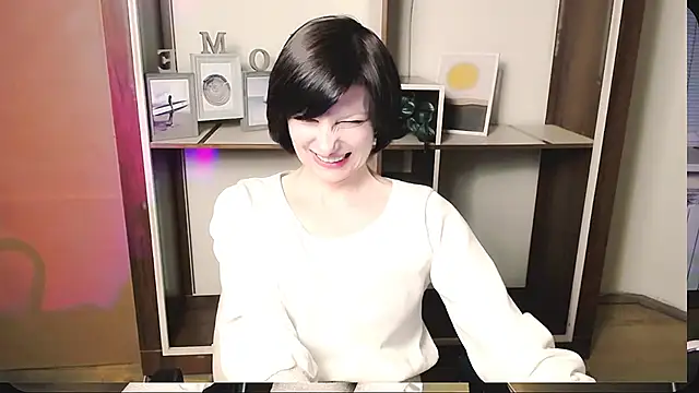 Snapshot of _AngeliaFlow_ chatting on May 16, 10:36 am AngeliaFlow online show from May 16, 10:36 am