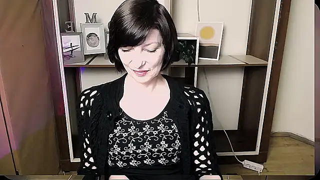 Snapshot of _AngeliaFlow_ chatting on June 2, 7:32 am AngeliaFlow online show from June 2, 7:32 am