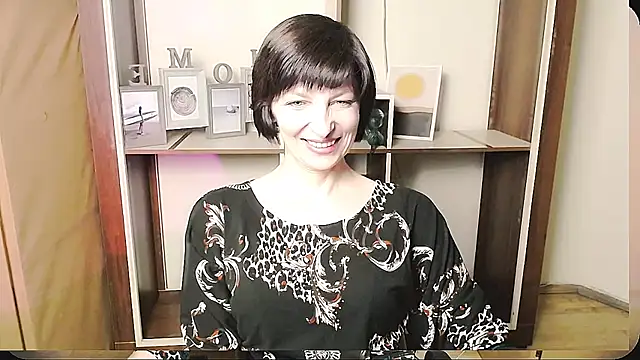 Snapshot of _AngeliaFlow_ chatting on June 7, 8:29 am AngeliaFlow online show from June 7, 8:29 am