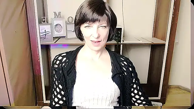Snapshot of _AngeliaFlow_ chatting on June 12, 7:18 am AngeliaFlow online show from June 12, 7:18 am