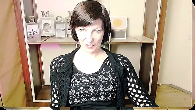 Snapshot of _AngeliaFlow_ chatting on June 17, 8:06 am AngeliaFlow online show from June 17, 8:06 am