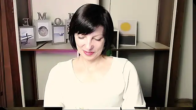 Snapshot of _AngeliaFlow_ chatting on July 6, 10:01 am AngeliaFlow online show from July 6, 10:01 am