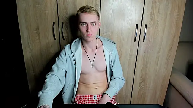 crazybottom99 online show from March 8, 5:11 pm