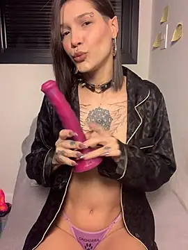 Snapshot of nickelfie chatting on June 16, 11:35 am nickelfie online show from June 16, 11:35 am