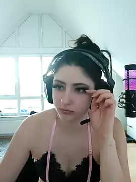 Snapshot of Gamergirl-Linela chatting on February 5, 4:03 pm Gamergirl-Linela online show from February 5, 4:03 pm