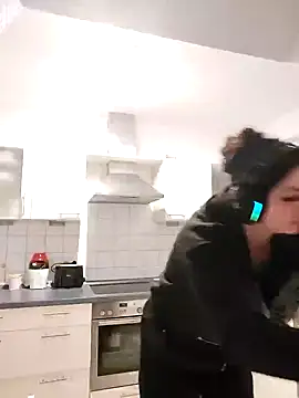 Snapshot of Gamergirl-Linela chatting on February 5, 10:55 pm Gamergirl-Linela online show from February 5, 10:55 pm