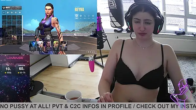 Snapshot of Gamergirl-Linela chatting on February 12, 10:46 am Gamergirl-Linela online show from February 12, 10:46 am