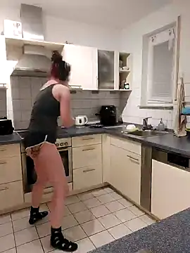 Snapshot of Gamergirl-Linela chatting on February 18, 6:04 pm Gamergirl-Linela online show from February 18, 6:04 pm