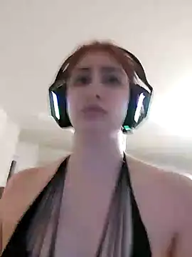 Snapshot of Gamergirl-Linela chatting on February 23, 7:17 pm Gamergirl-Linela online show from February 23, 7:17 pm