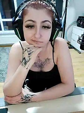 Snapshot of Gamergirl-Linela chatting on March 5, 6:34 pm Gamergirl-Linela online show from March 5, 6:34 pm