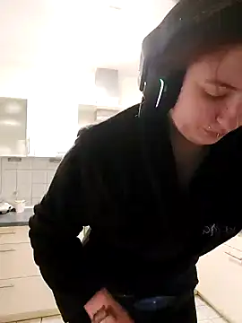 Snapshot of Gamergirl-Linela chatting on March 10, 7:50 pm Gamergirl-Linela online show from March 10, 7:50 pm