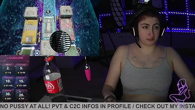 Snapshot of Gamergirl-Linela chatting on March 13, 2:16 am Gamergirl-Linela online show from March 13, 2:16 am