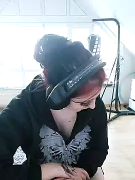 Snapshot of Gamergirl-Linela chatting on March 18, 4:15 pm Gamergirl-Linela online show from March 18, 4:15 pm