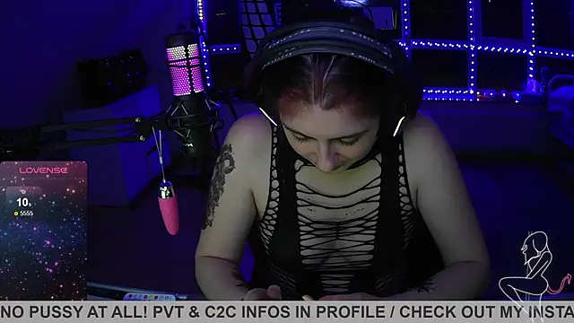 Snapshot of Gamergirl-Linela chatting on March 18, 10:26 pm Gamergirl-Linela online show from March 18, 10:26 pm