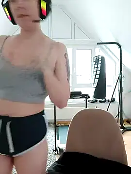 Snapshot of Gamergirl-Linela chatting on March 21, 4:51 pm Gamergirl-Linela online show from March 21, 4:51 pm