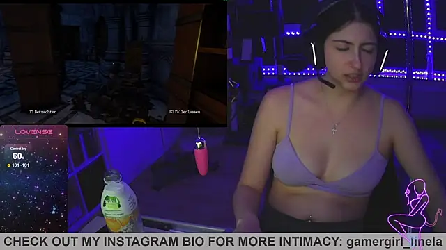 Snapshot of Gamergirl-Linela chatting on October 20, 9:48 pm Gamergirl-Linela online show from October 20, 9:48 pm