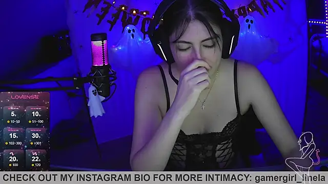 Snapshot of Gamergirl-Linela chatting on October 23, 8:51 pm Gamergirl-Linela online show from October 23, 8:51 pm