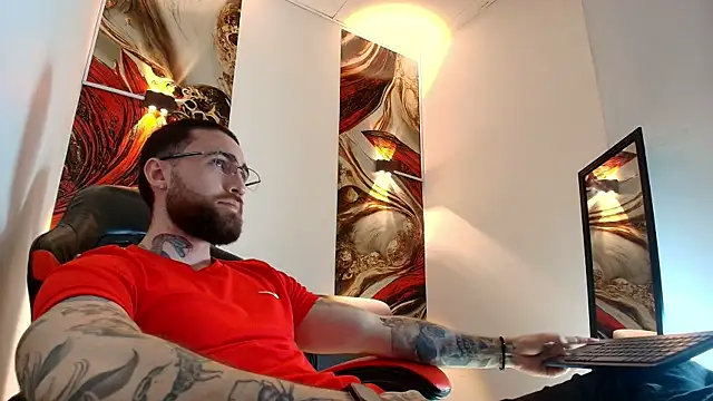 Luke davis01 online show from April 1, 1:41 pm