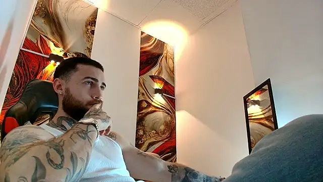 Luke davis01 online show from April 15, 1:07 pm