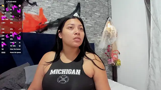 Sophia Brunett online show from October 21, 11:55 am