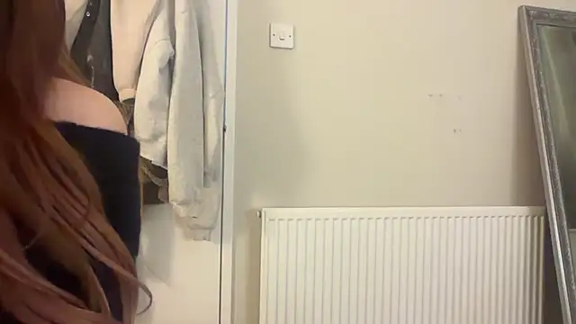 Snapshot of skyejde chatting on November 2, 10:56 pm skyejde online show from November 2, 10:56 pm