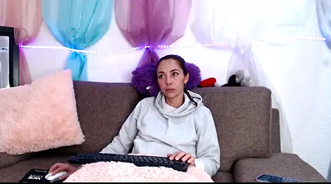 alisonandree online show from February 17, 5:21 pm