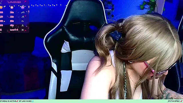 Snapshot of BunnyLilith_ chatting on April 28, 2:27 am BunnyLilith online show from April 28, 2:27 am