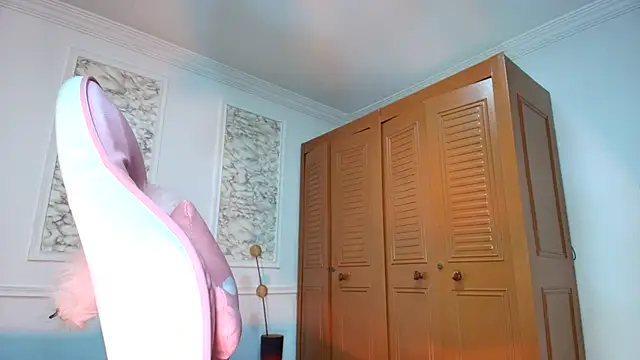 Danella houston online show from October 4, 7:01 pm