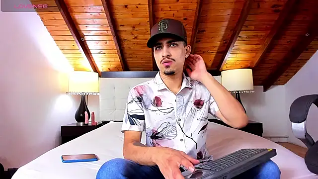 Snapshot of Sebastian_Berne chatting on February 13, 7:10 pm Sebastian Berne online show from February 13, 7:10 pm