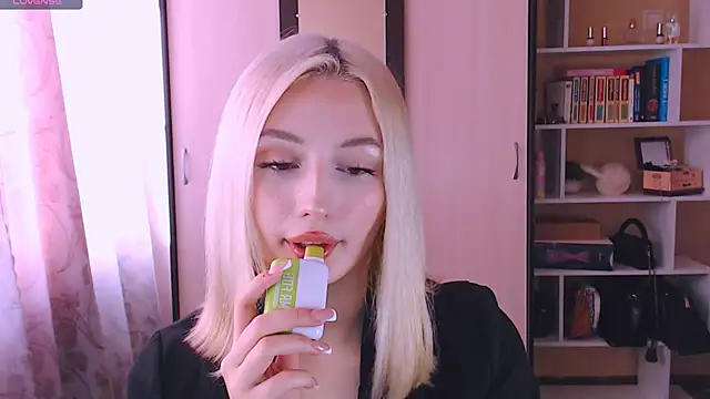 beauty blonde online show from March 4, 8:35 am