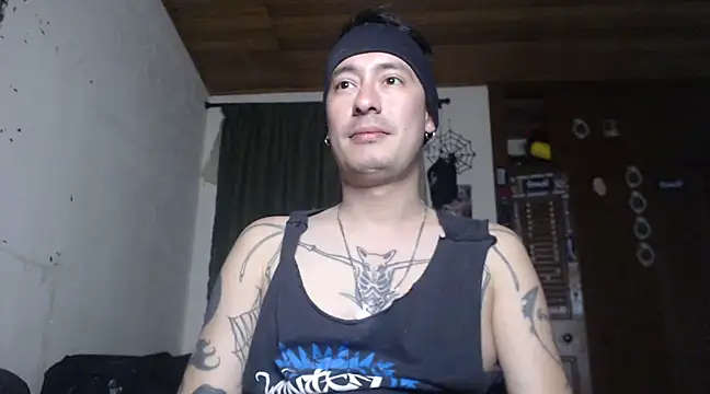 Snapshot of vampireathome chatting on February 7, 5:41 am vampireathome online show from February 7, 5:41 am