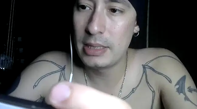 Snapshot of vampireathome chatting on February 21, 4:51 am vampireathome online show from February 21, 4:51 am