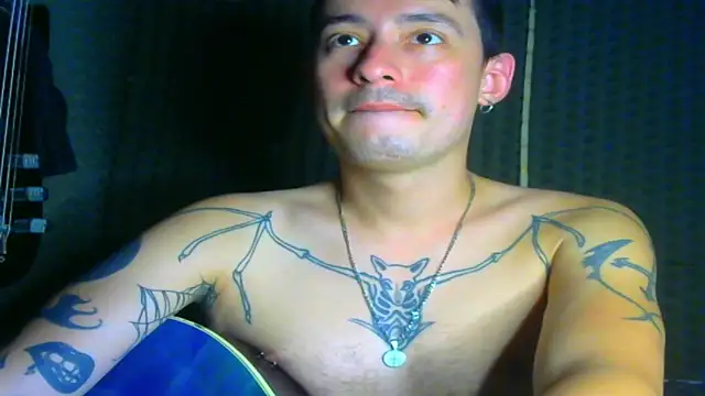 Snapshot of vampireathome chatting on March 1, 3:53 am vampireathome online show from March 1, 3:53 am