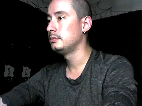 Snapshot of vampireathome chatting on November 18, 3:56 am vampireathome online show from November 18, 3:56 am