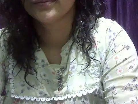 Snapshot of Your_cutiepie_ chatting on June 1, 7:48 pm Your cutiepie online show from June 1, 7:48 pm