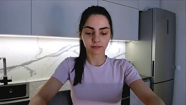 EmiliaZen online show from March 4, 1:17 pm