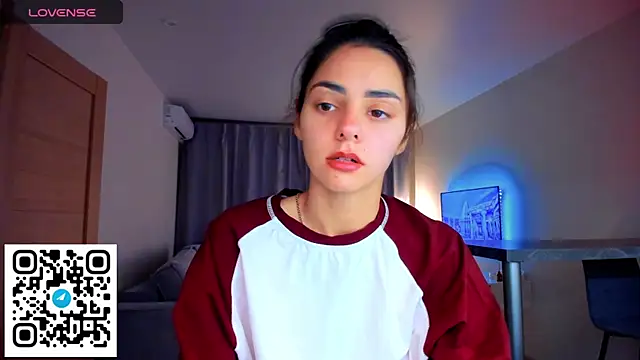 EmiliaZen online show from September 26, 3:38 pm