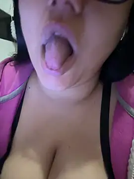 Snapshot of daianaspencer chatting on February 10, 9:04 am daianaspencer online show from February 10, 9:04 am