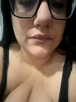 Snapshot of daianaspencer chatting on December 3, 8:00 am daianaspencer online show from December 3, 8:00 am